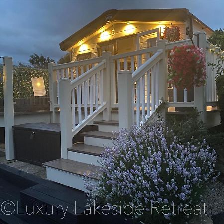 Lakeside Retreat With Hot Tub & Fishing Peg At Tattershall Lakes Country Park Otel Dış mekan fotoğraf